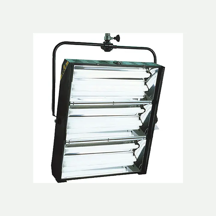 DeSisti DE-LUX 120 V 6 x 55 DMX Symmetrical Reflector (Controlled by device)